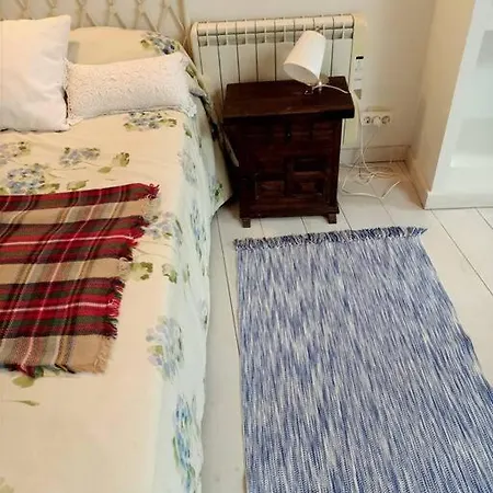 Casita De Ensueno, En La Sierra De Сеговия