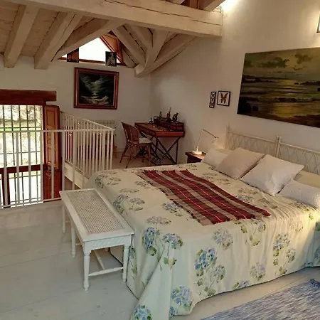 Casita De Ensueno, En La Sierra De Сеговия